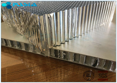 China Material de aluminio ligero para los trenes ferroviarios, grueso del panal de la hoja del alumbre de 0.05m m proveedor