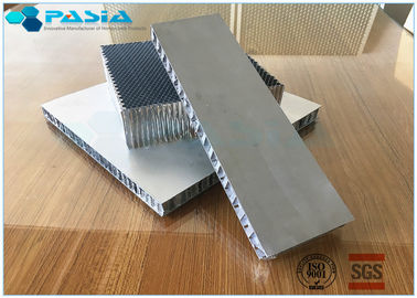 China Base de panal de aluminio perforada para la decoración de las industrias del transporte proveedor