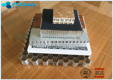 China Base de panal de aluminio consolidada del alto pegamento del cargamento para el tablero de la pared de cortina proveedor