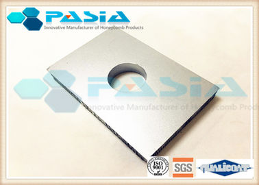 China Los paneles de aluminio modificados para requisitos particulares del panal de la forma con la superficie de la capa del rodillo de PVDF proveedor