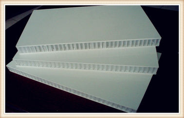 China La fibra refuerza el marco de madera de los paneles de aluminio del panal de las placas del plástico para el sitio limpio proveedor
