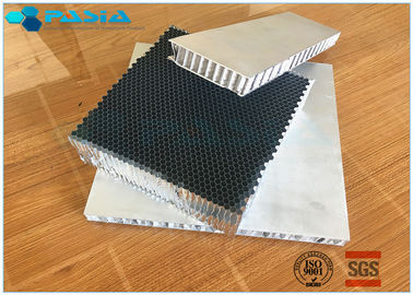 China Uso al aire libre perforado agujeros del panel de la decoración de la base de panal del metal del aire que fluye proveedor
