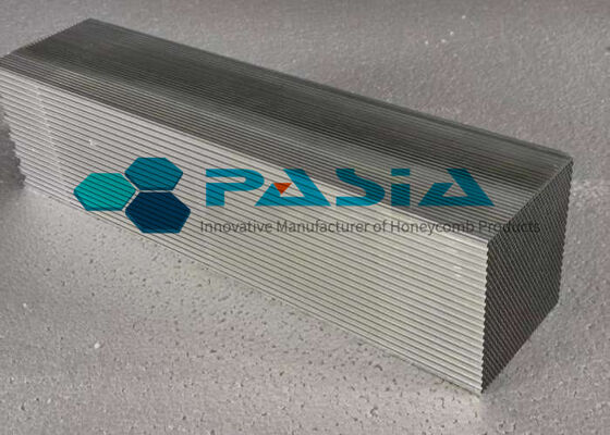 China Atenuador de impacto de lámina Al5052 de estructura de panal de aluminio proveedor