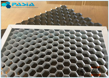 China Aislamiento de calor fuerte perforado a prueba de humedad de la decoración de la base de panal del metal proveedor