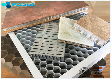 China Tablero de aluminio del compuesto del techo de la base de panal de la longitud 5m m lateral no perforada proveedor