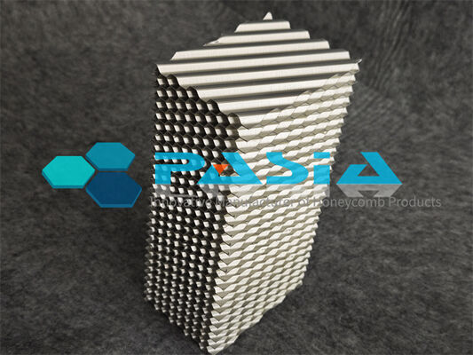 China Atenuador de impacto de nido de abeja de aluminio 5052 con baja fuerza pico para seguridad de atenuadores montados en camiones proveedor