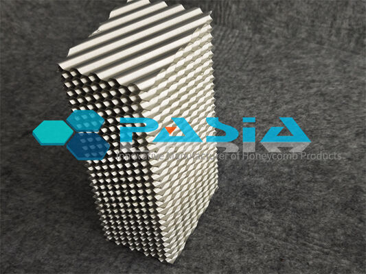 Relación superior de resistencia al peso Rebote mínimo y golpe de aplastamiento largo Núcleo de panal de aluminio absorbente de energía proveedor